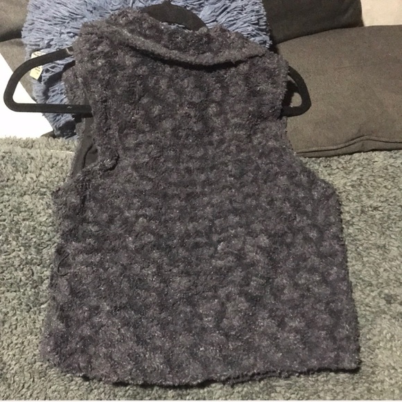 Forever 21 • Faux-fur vest - Picture 2 of 2